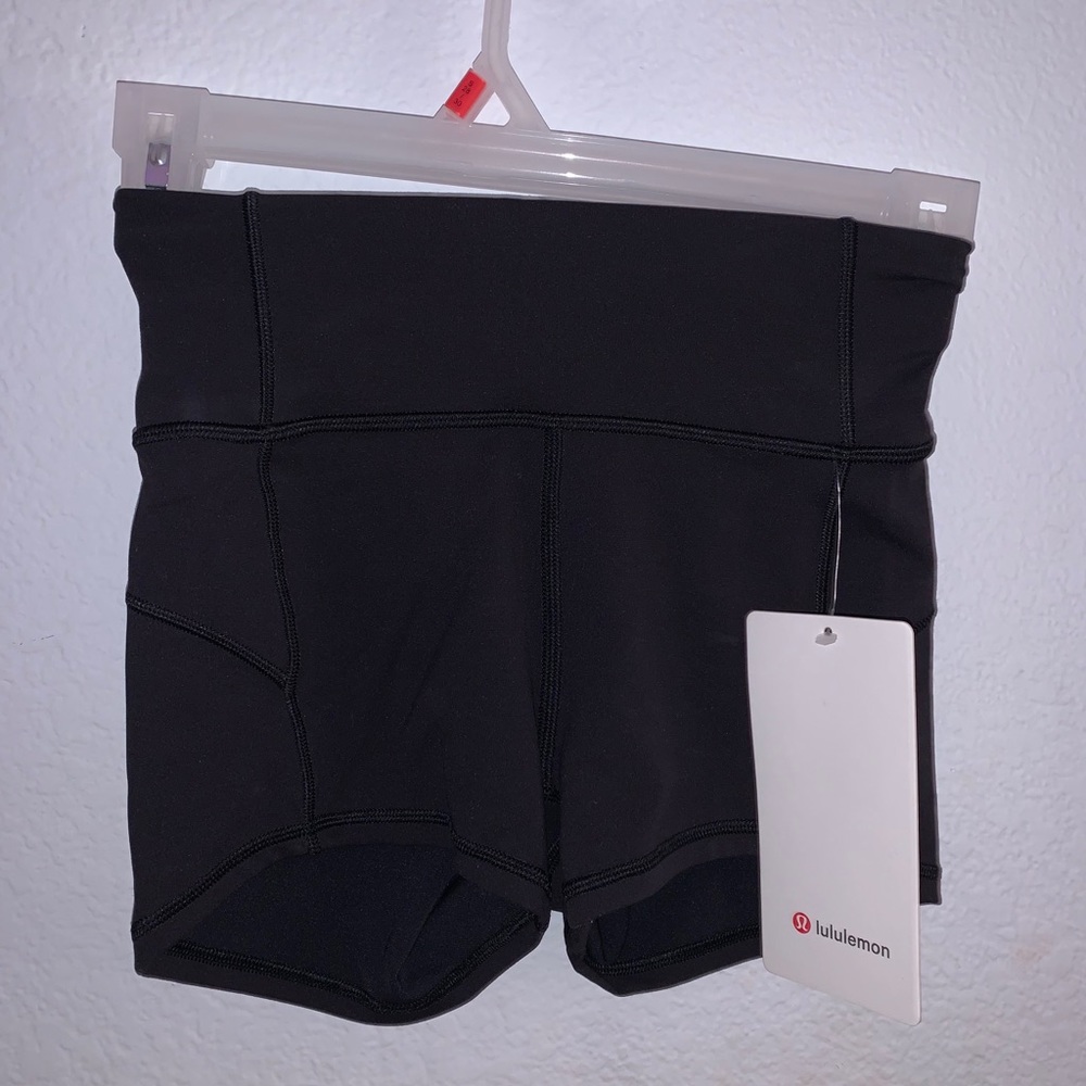 Lululemon movement shorts 2.5”